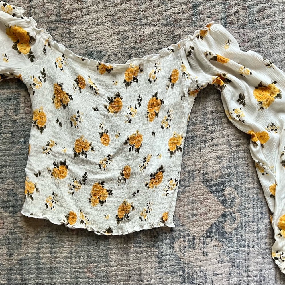 Hollister off the shoulder floral blouse size Medium